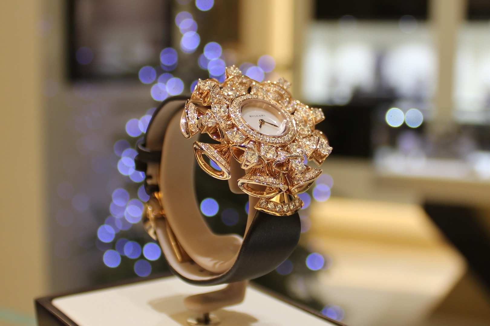 宝格丽Divas’ Dream 系列腕表，玫瑰金镶嵌明亮式切割223颗钻石～5.38克拉插图1