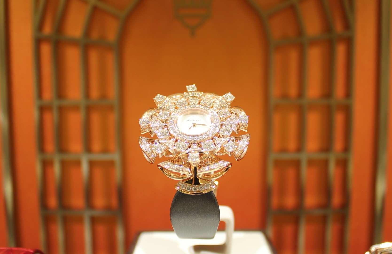 宝格丽Divas’ Dream 系列腕表，玫瑰金镶嵌明亮式切割223颗钻石～5.38克拉插图